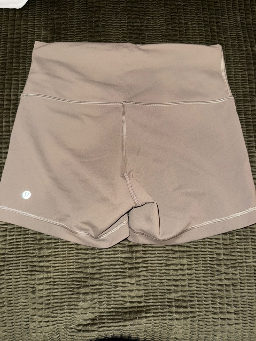 lululemon athletica WunderTrain high rise Bike Shorts - Light Taupe - Picture 2 of 2